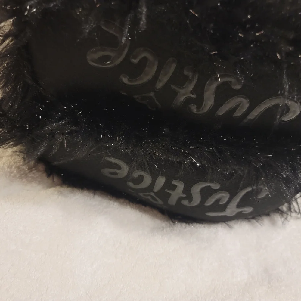 NWT JUSTICE COZY BOOTIE WITH GRIPPERS M/L BLACK